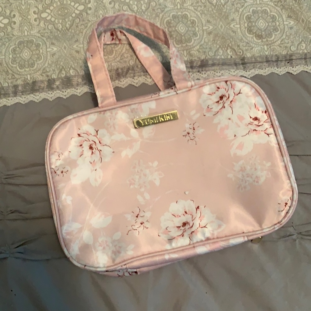 Yumikim travel organizer